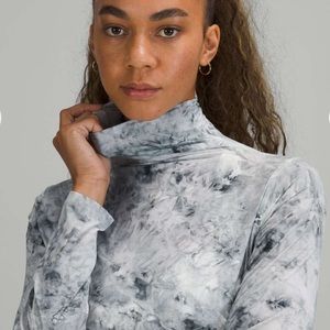 Lululemon 12 Hold Tight Turtleneck Thin Layering Long Sleeve Grey Tie Dye